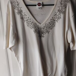 Harley-Davidson Cream V-Neck Tee with Ornate Gray Neck Print XXL 2XL